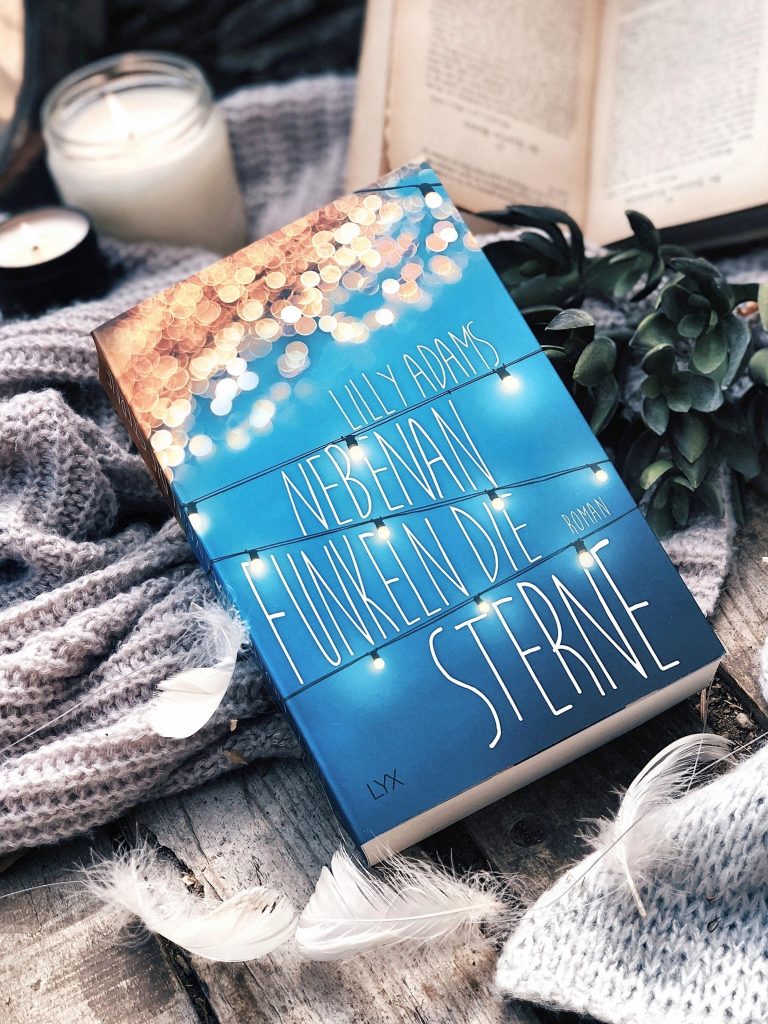 Rezension  Lilly Adams – Nebenan funkeln die Sterne