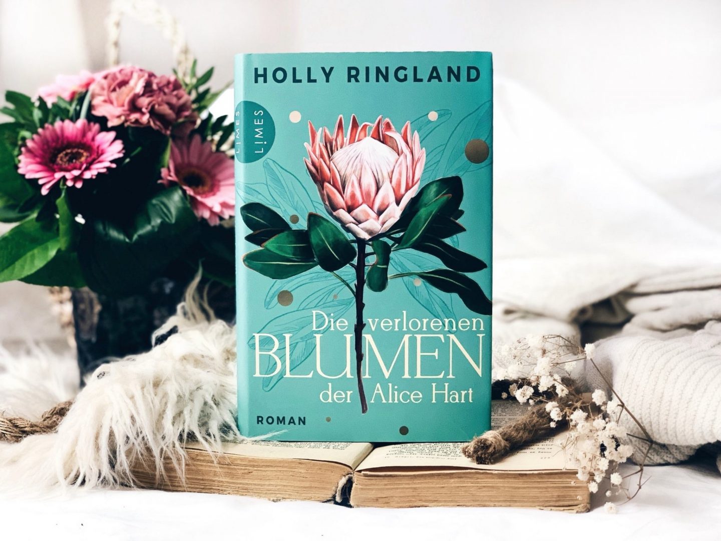 Rezension Holly Ringland – Die verlorenen Blumen der Alice Hart