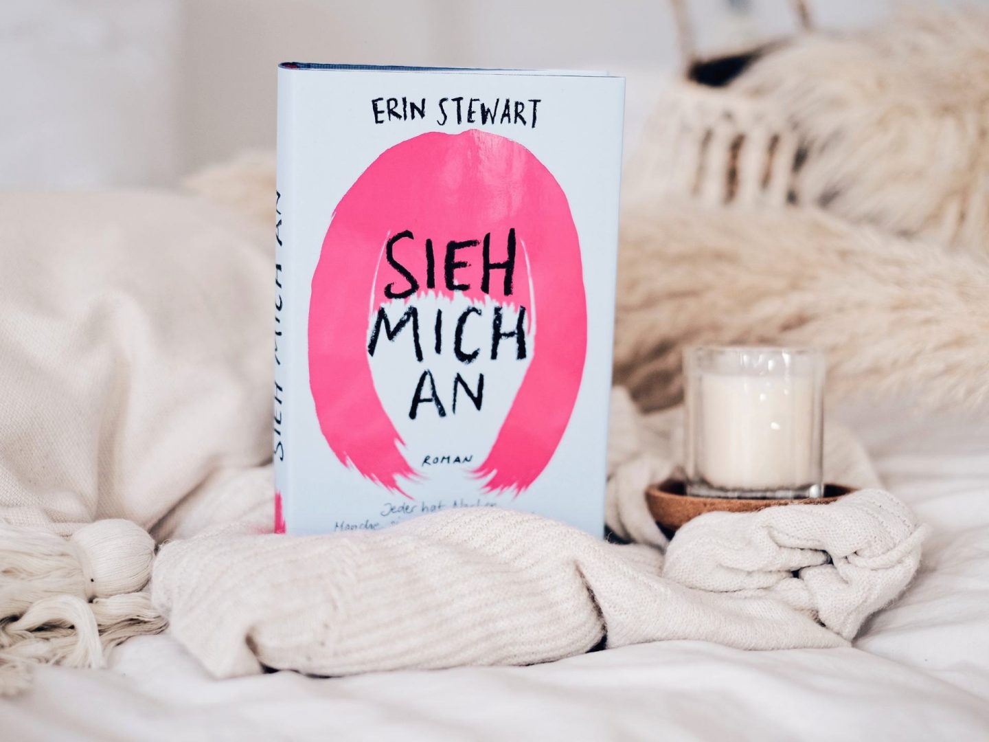 Rezension Erin Stewart – Sieh mich an: Jeder hat Narben. Manche sind nur besser sichtbar