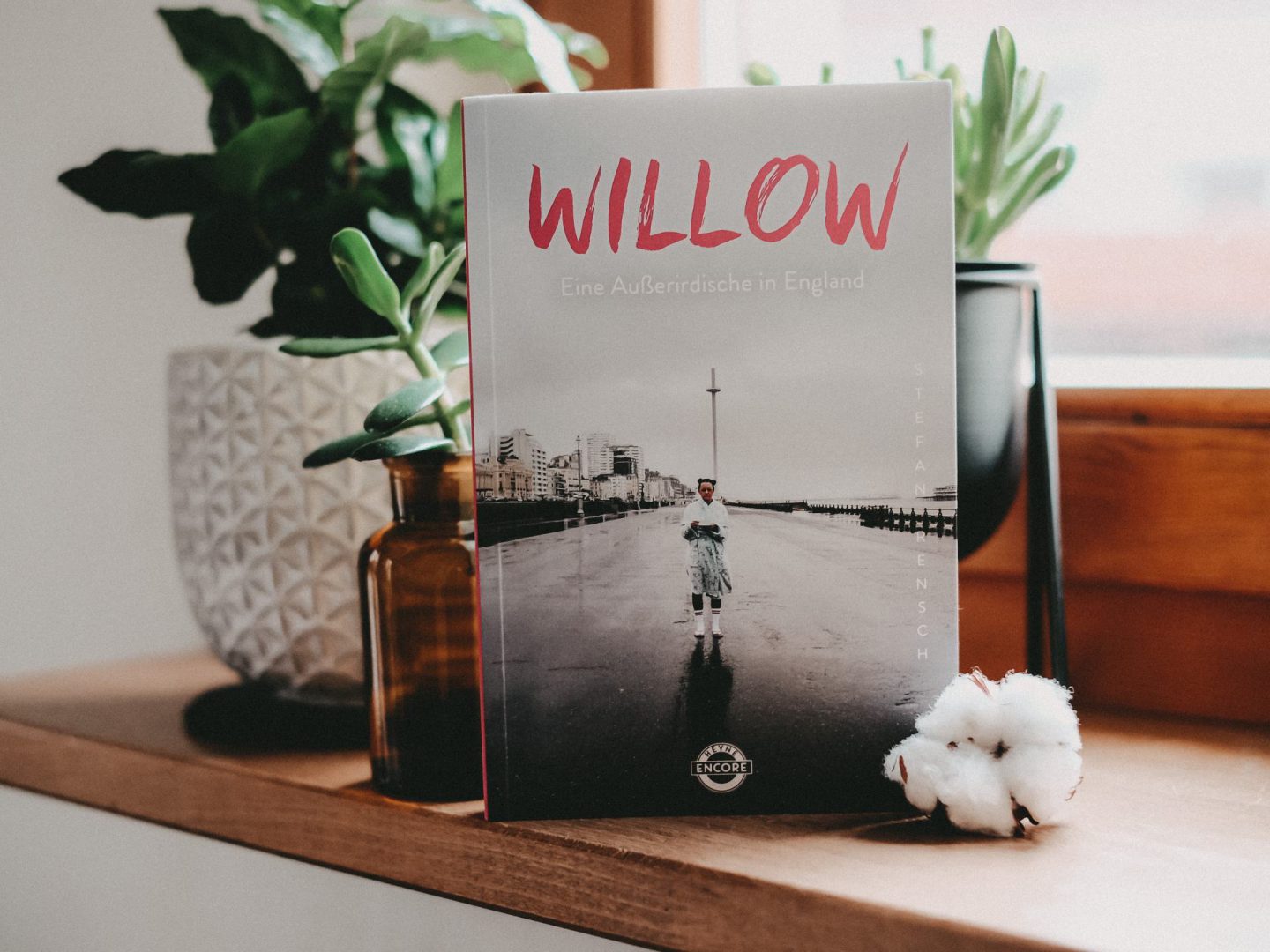 Rezension Stefan Rensch – Willow: Eine Außerirdische in England