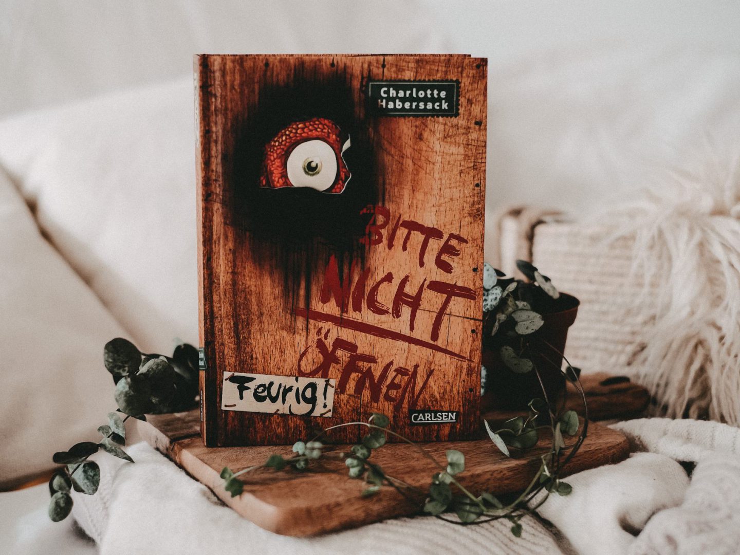 Rezension Charlotte Habersack – Bitte nicht öffnen 4: Feurig!