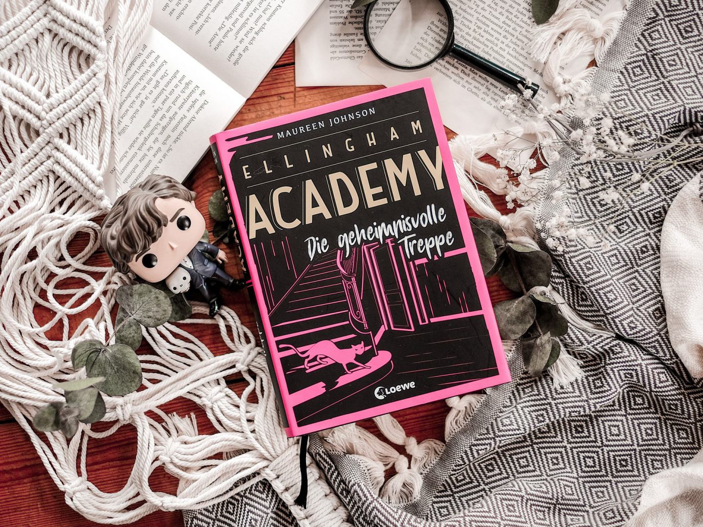 Rezension Maureen Johnson – Ellingham Academy: Die geheimnisvolle Treppe