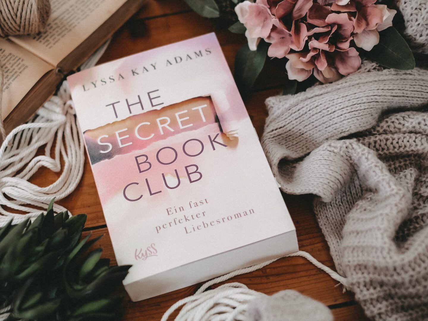 Rezension Lyssa Kay Adams – The Secret Book Club: Ein fast perfekter Liebesroman