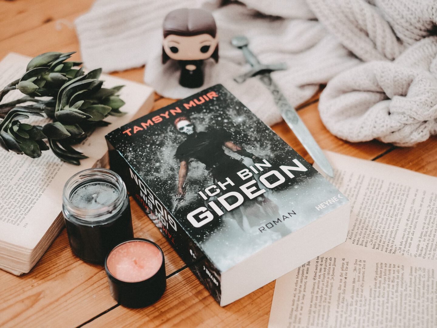 Rezension Tamsyn Muir – Ich bin Gideon