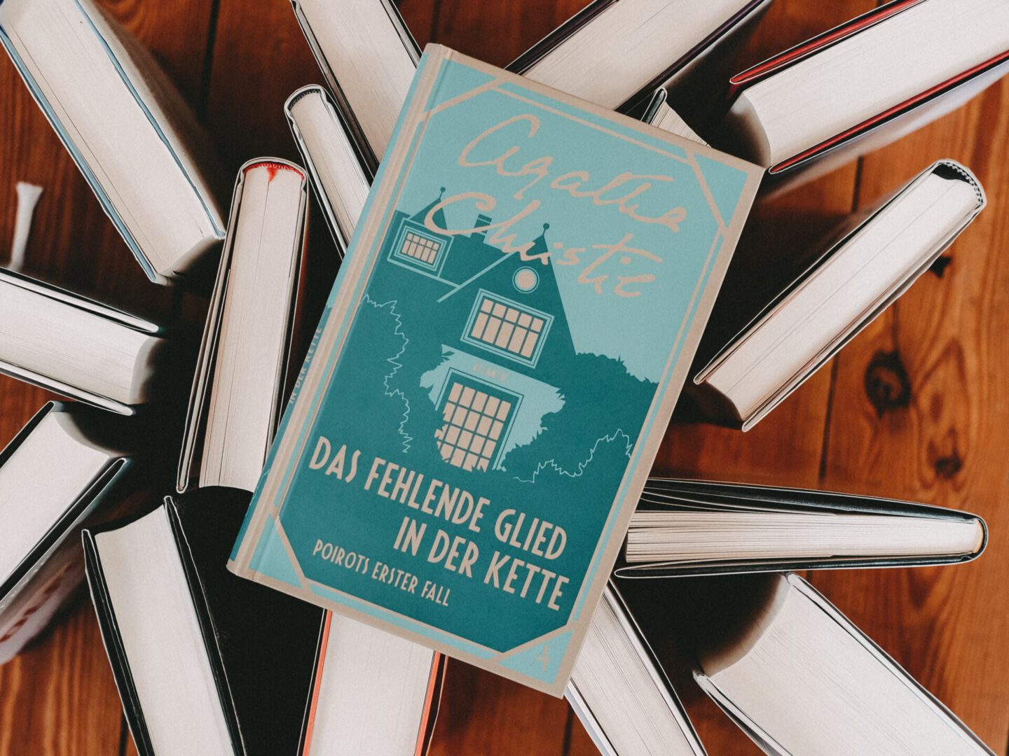 Rezension Agatha Christie – Das fehlende Glied in der Kette (Poirots erster Fall)