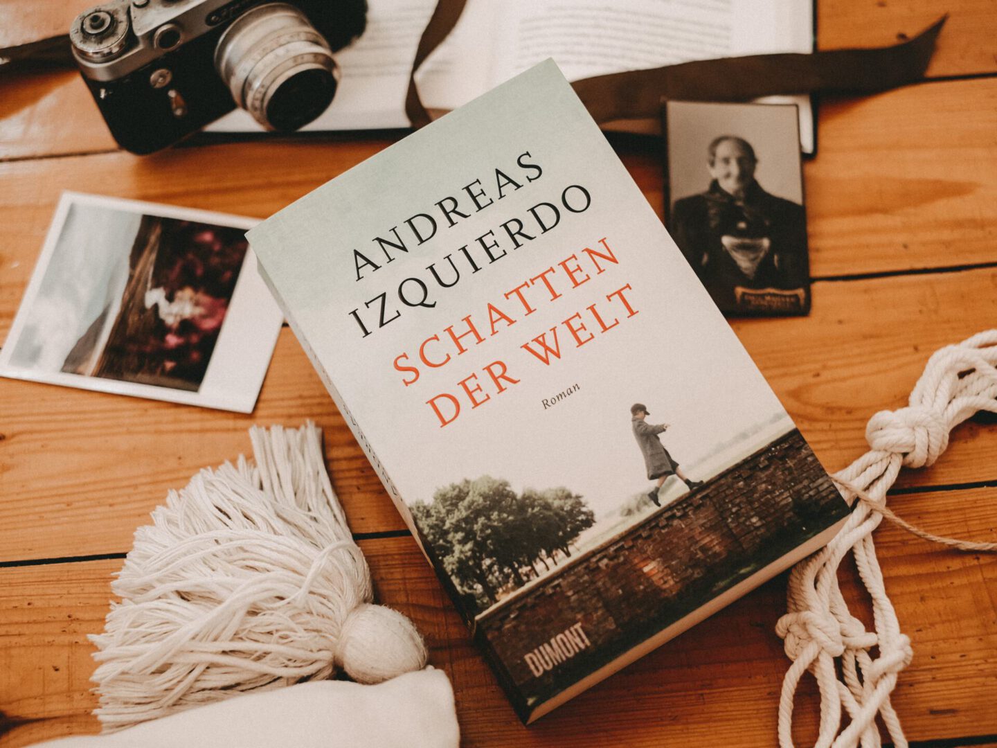 Rezension Andreas Izquierdo – Schatten der Welt