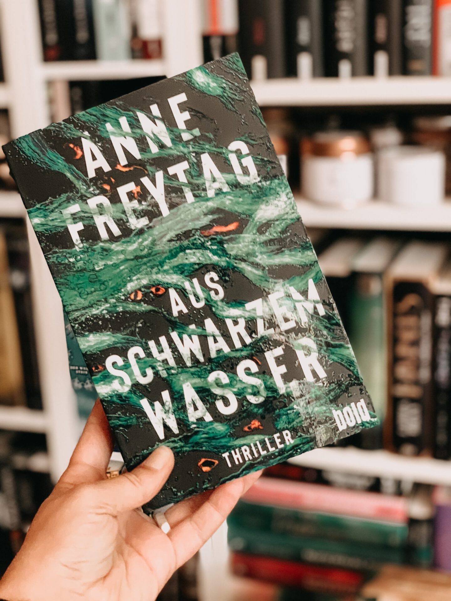 Rezension Anne Freytag – Aus schwarzem Wasser