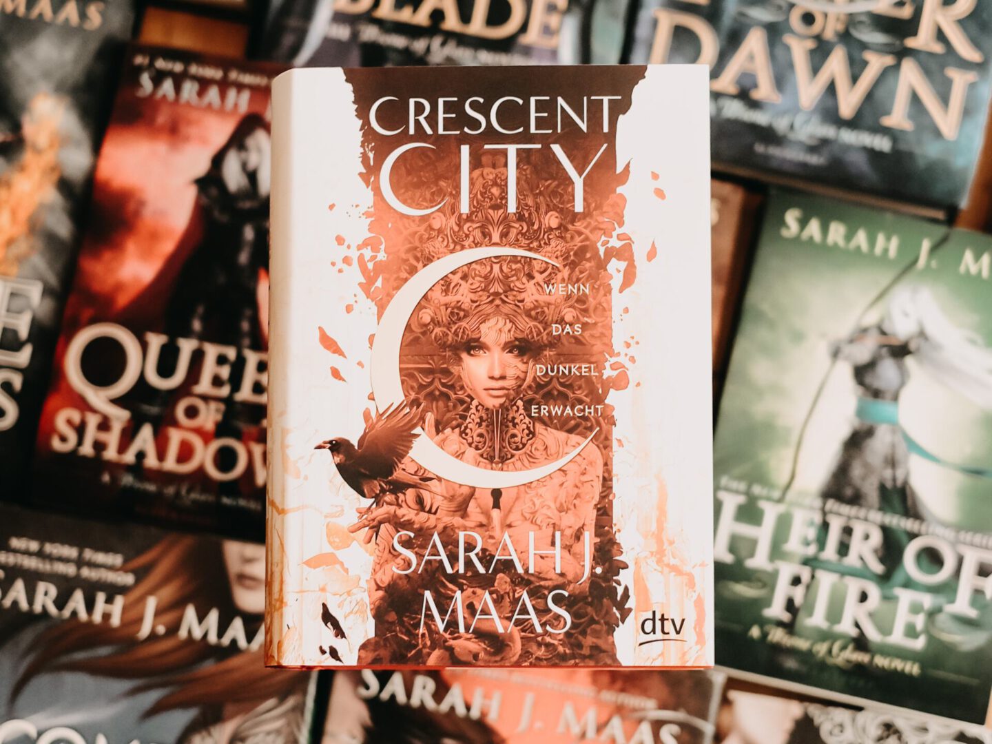 Rezension Sarah J. Maas – Crescent City: Wenn das Dunkel erwacht