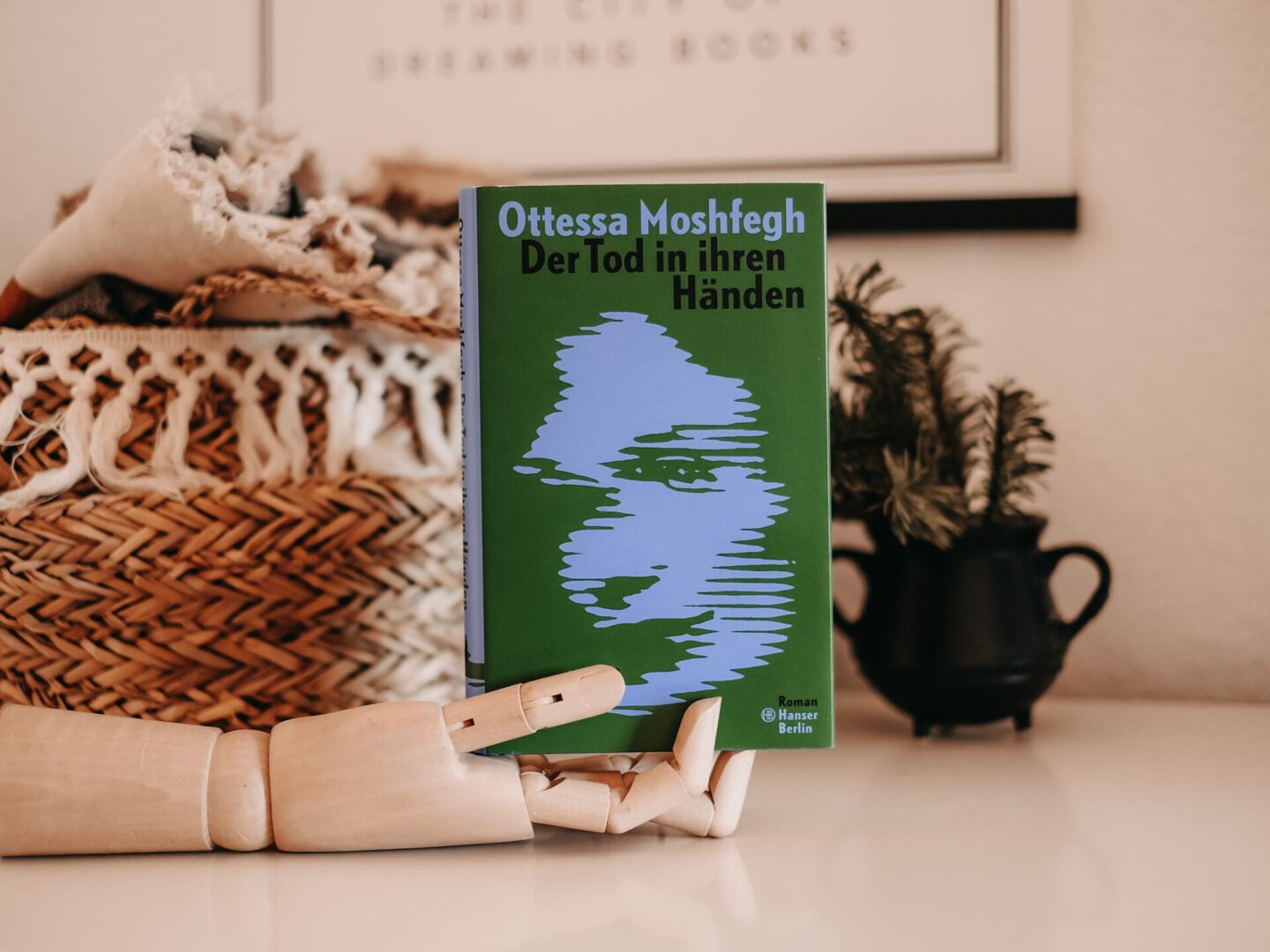 Rezension Ottessa Moshfegh – Der Tod in ihren Händen